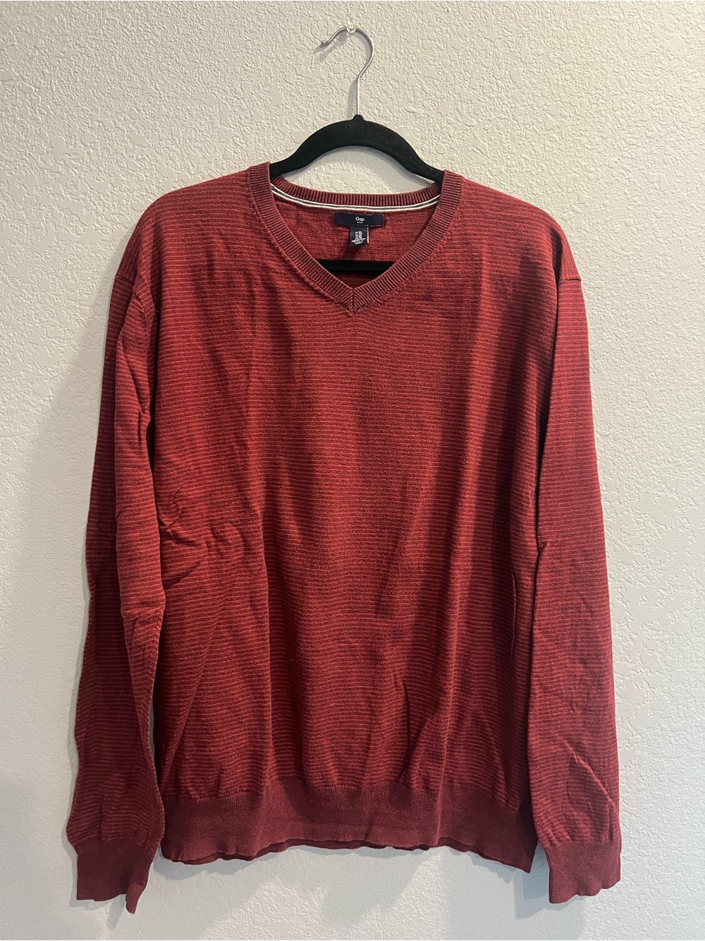 Gap Men's Red V-Neck Sweater